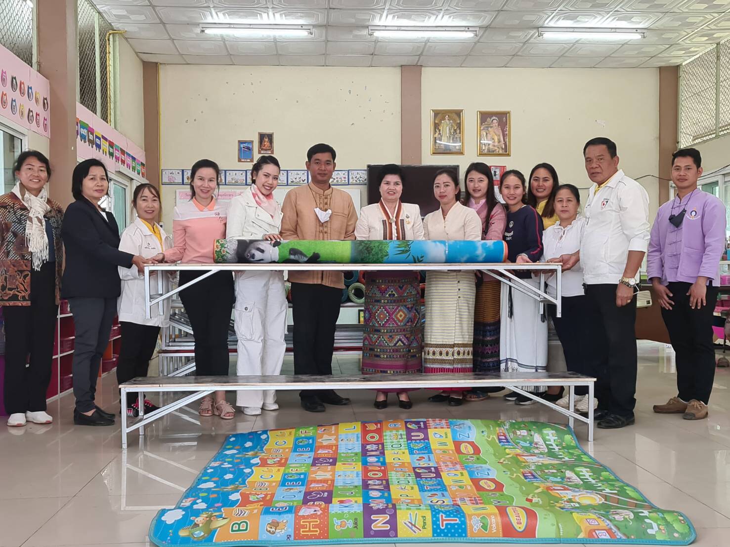 ‘ส.ส.ศรีนวล บุญลือ’ ลงพื้นที่ติดตาม การมอบอุปกรณ์การเรียนการสอนและโต๊ะเรียนหนังสือ ณโรงเรียนบ้านขุนกลาง