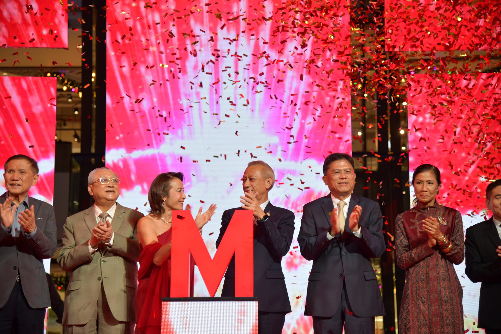 "พิพัฒน์ รัชกิจประการ" รมว.ท่องเที่ยวและกีฬา เป็นประธานพิธีเปิดศูนย์การค้าเดอะมอลล์ไลฟ์สโตร์ งามวงศ์วาน