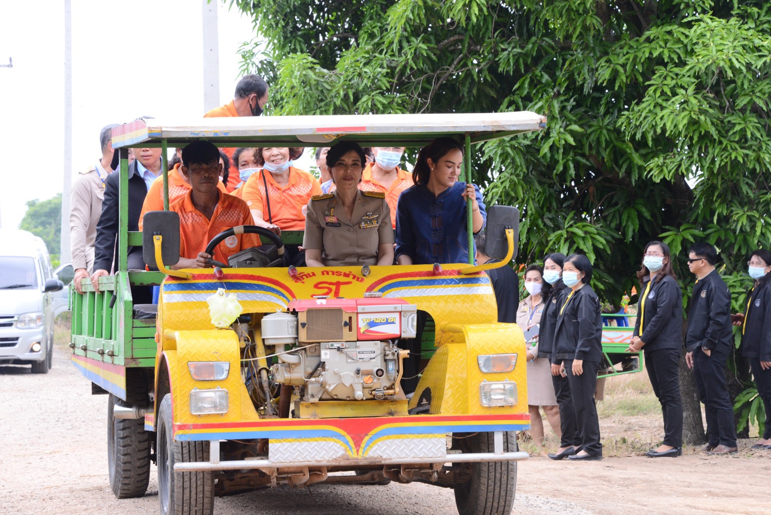 "รมช.มนัญญา" ปล่อยแม่พันธุ์มวนพิฆาตตัวเต็มวัย ซึ่งเป็นแมลงตัวห้ำดูดกินของเหลวภายในตัวหนอน เพื่อควบคุมศัตรูพืช ที่ จ.สุโขทัย