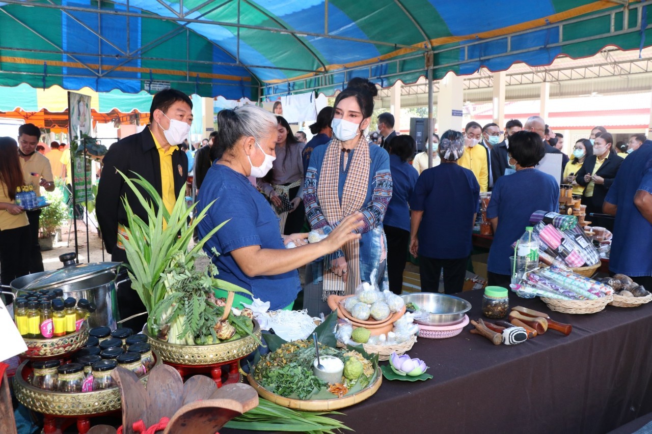 "รมช.มนัญญา" เปิดโครงการสร้างการรับรู้นโยบาย ก.เกษตรและสหกรณ์ เพื่อขับเคลื่อนภารกิจของกรมส่งเสริมสหกรณ์ ประจำปีงบประมาณ 64 และสร้างการรับรู้ เผยแพร่ความรู้แก่สมาชิกสหกรณ์ กลุ่มเกษตรกร และเกษตรกรทั่วไป