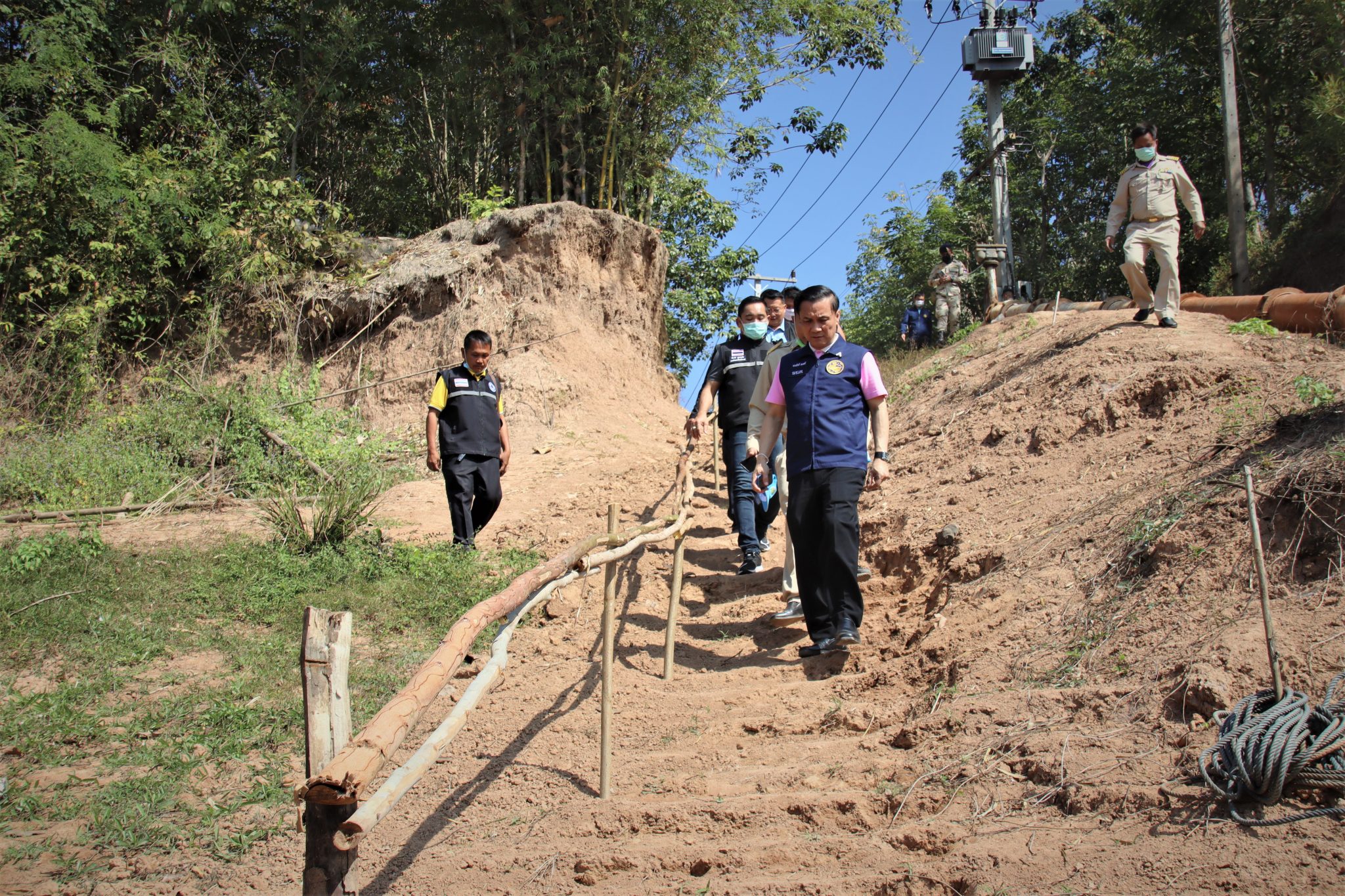 มท.3 ลงพื้นที่ อ.เซกา สำรวจพื้นที่สร้างประตูระบายน้ำแม่น้ำสงคราม ได้ประโยชน์ 2 จังหวัด สกลนคร บึงกาฬ รวมกว่า 180,000 ไร่