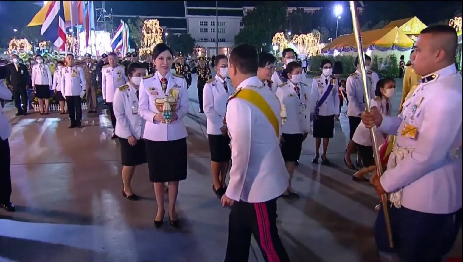 "รมช.มนัญญา" ร่วมพิธีจุดเทียนน้อมรำลึกในพระมหากรุณาธิคุณ ในวันคล้ายวันพระบรมราชสมภพของพระบาทสมเด็จพระบรมชนกาธิเบศร มหาภูมิพลอดุลยเดชมหาราช บรมนาถบพิตร