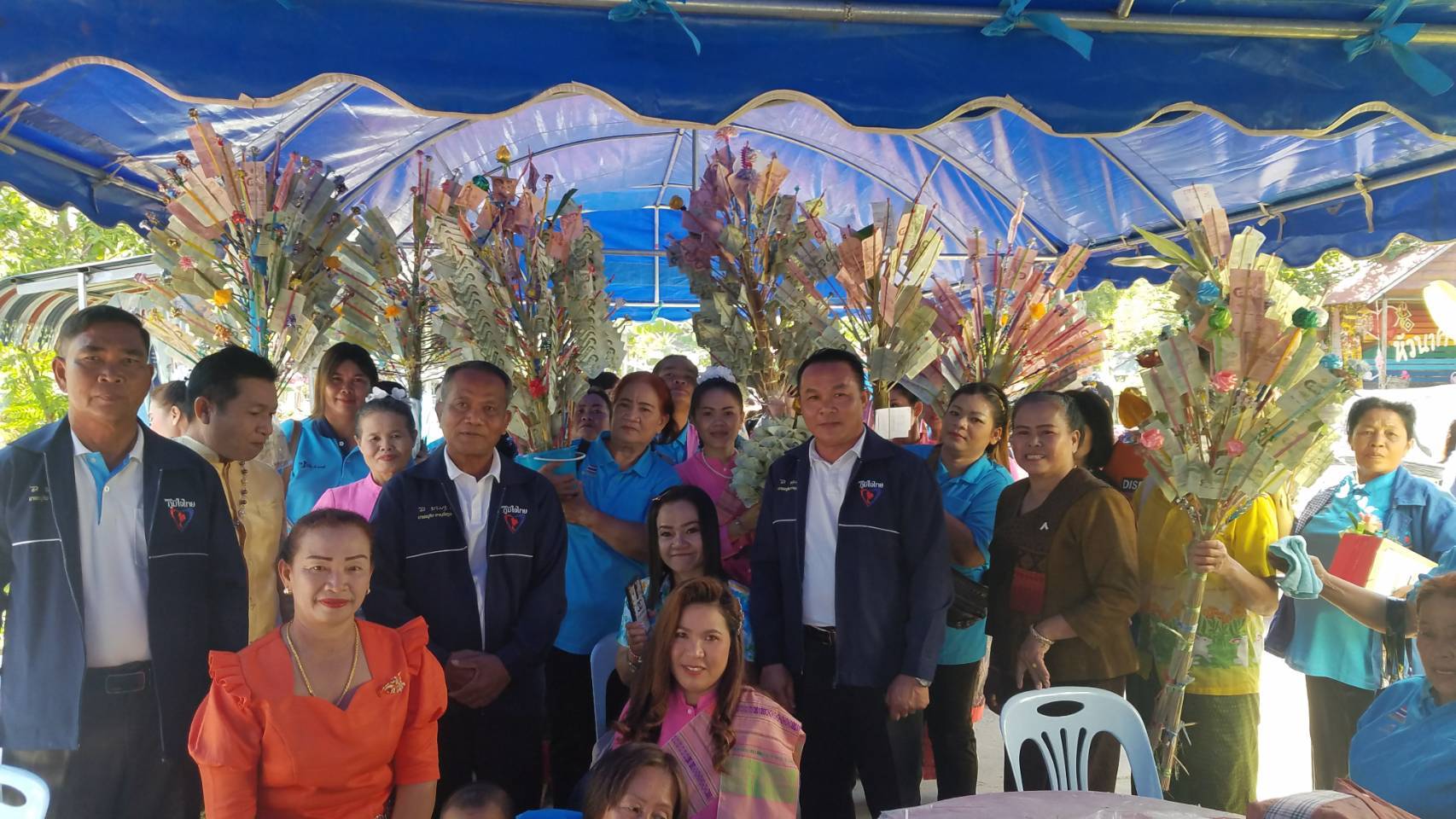 'ส.ส.สำลี รักสุทธี' ร่วมทำบุญในงานทอดผ้าป่าสามัคคีร่วมกับพี่น้อง รพ.สต.บ้านหนองนาคำ ต.หนองปลิง อ.เมือง จ.มหาสารคาม