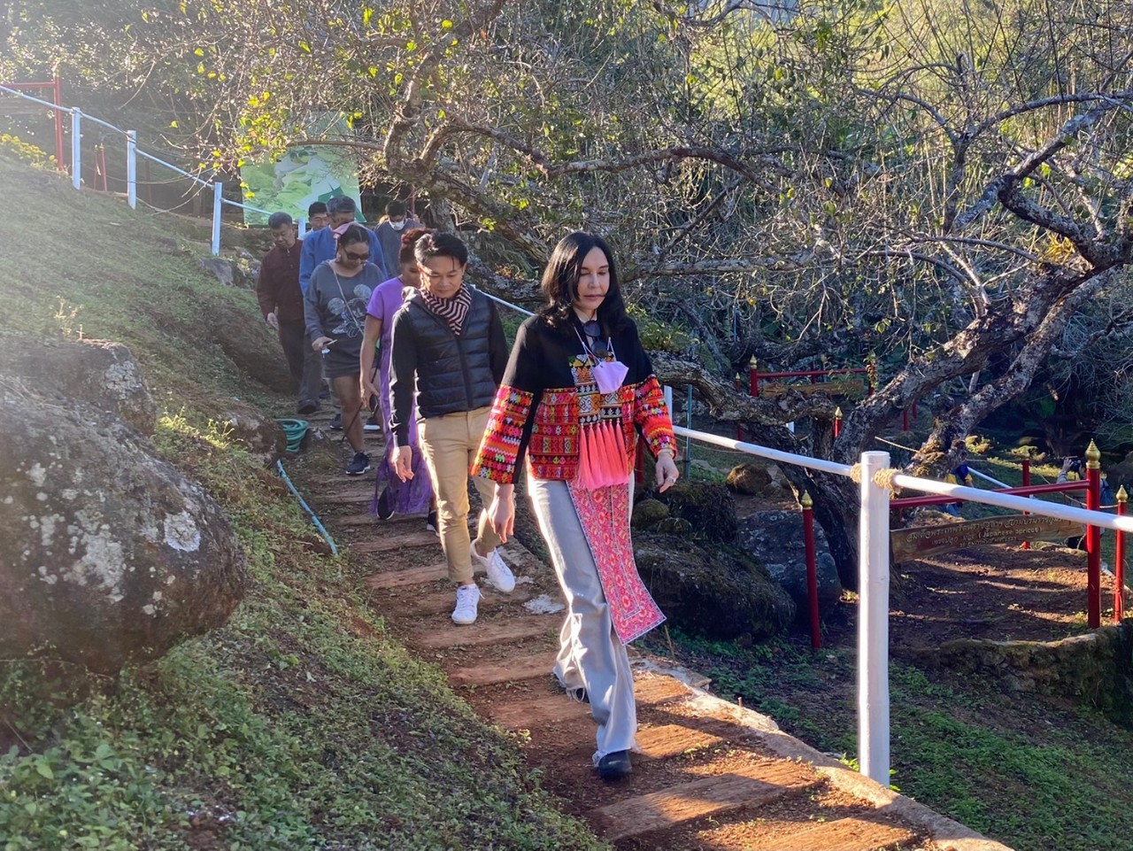 "รมช.มนัญญา" ติดตามผลการดำเนินงานของศูนย์วิจัยเกษตรหลวงเชียงใหม่ หนุน! การท่องเที่ยวเชิงเกษตรครบวงจร เพื่อดึงดูดนักท่องเที่ยว และสร้างรายได้คืนสู่เกษตรกรและชุมชนอย่างยั่งยืน