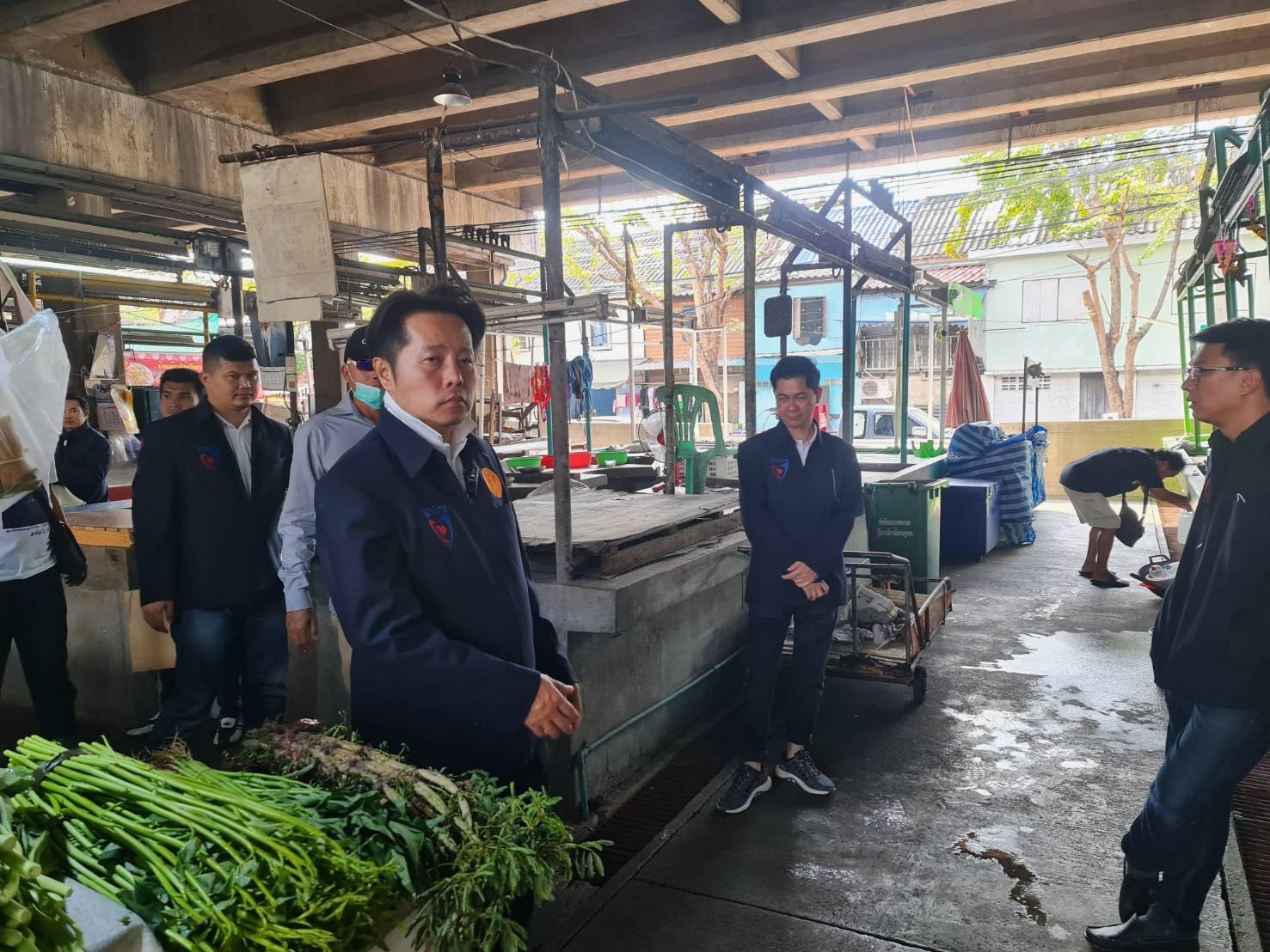 'ส.ส.โชติพิพัฒน์ เตชะโสภณมณี' ลงพื้นที่ตลาดพลู เพื่อหาแนวทางการแก้ไขปัญหาที่จอดรถเพียงพอต่อประชาชนที่มาจับจ่ายใช้สอย