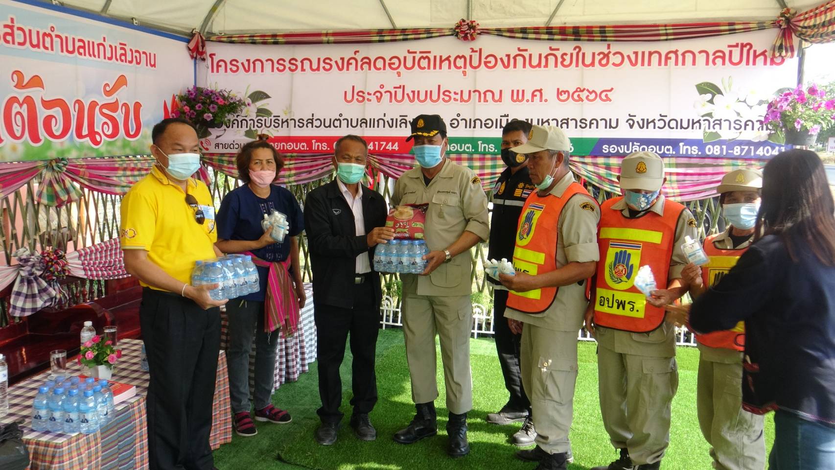 "ส.ส.สำลี รักสุทธี' ลงพื้นที่เยี่ยมให้กำลังใจเจ้าหน้าที่คัดกรอง Covid-19 พร้อมมอบสิ่งจำเป็นแก่เจ้าหน้าที่