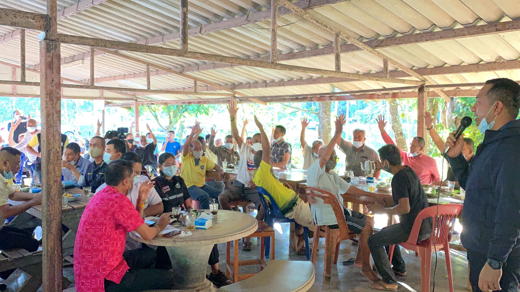 'ส.ส.ณัฏฐ์ชนน' ชวนชาวทุ่งแหล ถกหารือ ยกเลิกพืชกระท่อมในกม.ยาเสพติดให้โทษ ชาวบ้านหนุนพรึ่บ! เล็งใช้ "ทุ่งแหลโมเดล" นำร่องเดินหน้าจังหวัดอื่นต่อไป