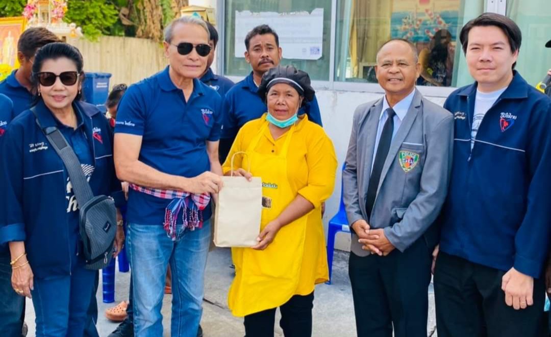 'ส.ส.มณฑล โพธิ์คาย' ลงพื้นที่พบปะเยี่ยมพี่น้องชาวชุมชนหลังสถานีรถไฟหัวหมาก (มิตรวิถี) ซอย ศรีนครินทร์ 10