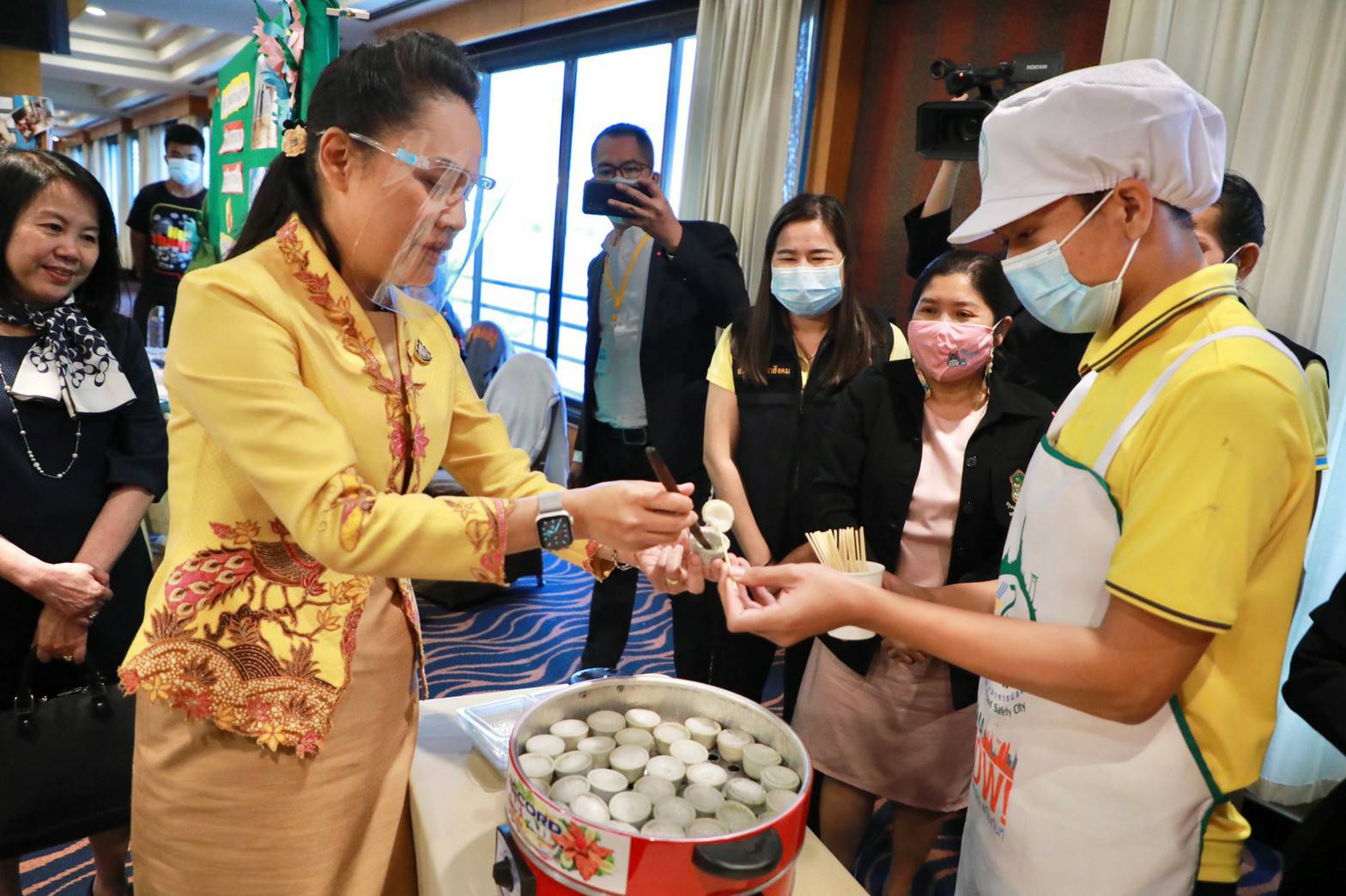 ครูพี่โอ๊ะ เดินหน้าผลักดันความมั่นคงให้ “ครูสอนเด็กบนท้องถนน” ทั่วประเทศ หวังสร้างกำลังใจในการทำงาน ส่งต่อศรัทธาและความไว้เนื้อเชื่อใจสู่กลุ่มเป้าหมาย ชื่นชมงานวิจัยเกิดประโยชน์ในการขับเคลื่อน ยกเป็นโมเดลปรับใช้ตามบริบทพื้นที่ต่างจังหวัด