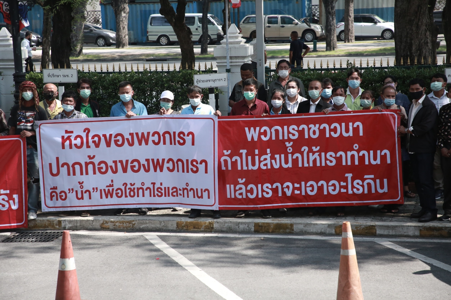 “ยศวัฒน์“ นำทัพชาวนากาญฯ บุกถาม ”เฉลิมชัย”  ทำไมไม่ปล่อยน้ำให้ชาวนาทำนาปรัง ด้าน “เฉลิมชัย” อ้างปมเหตุ น้ำน้อย และ มติ ครม. แต่จะเร่งเติมน้ำในพื้นที่กักเก็บ เพื่อสำรองใช้