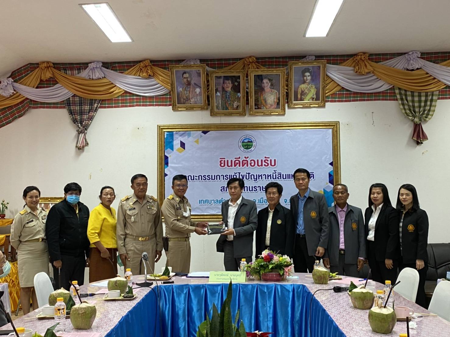 ‘ส.ส.สำลี รักสุทธี’ ร่วมประชุมรับฟังปัญหาการแก้ไขหนี้สินและร่วมฟังคำชี้แจงภาคส่วนราชการที่ศาลากลางจังหวัดเลย