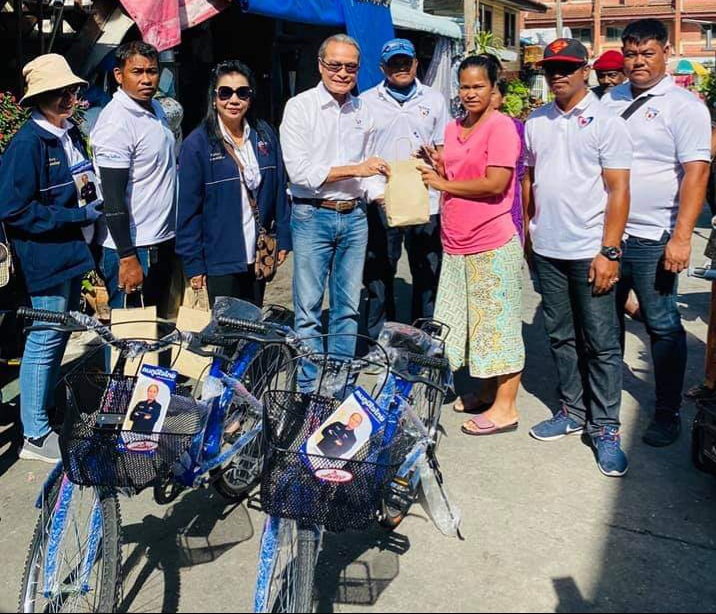 'ส.ส.มณฑล โพธิ์คาย' ลงพื้นที่เยี่ยมพี่น้องชาวชุมชนธรรมานุรักษ์ พร้อมมอบจักรยานเพื่อเป็นของขวัญวันเด็กให้กับลูกหลานในชุมชน