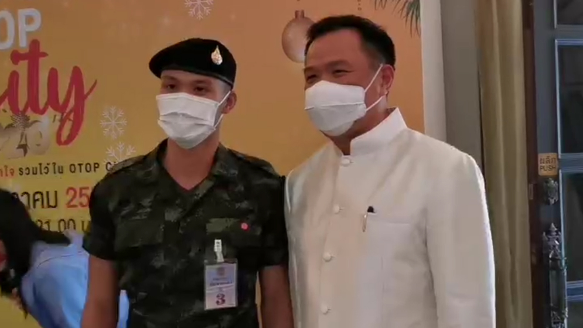 “ลูกเป๊ก” โผล่ทำเนียบ เซอร์ไพรส์ ”อนุทิน” หลังพักฝึกทหาร 10 วัน