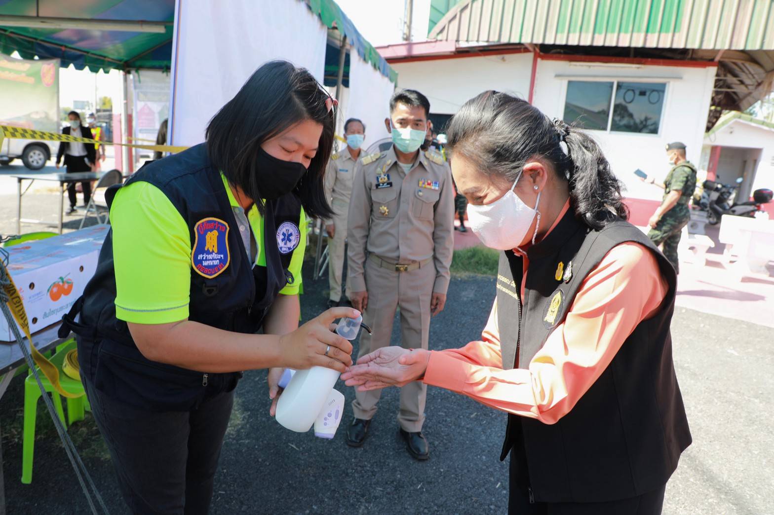 รมช.กนกวรรณ ฟิต ลงพื้นที่ติดตาม “แนวคิดขับเคลื่อนไทยไปด้วยกัน” พร้อมตรวจเยี่ยมให้กำลังใจ 3 จุดตรวจอุบัติเหตุทางถนนช่วงเทศกาลปีใหม่ กำชับแต่ละพื้นที่การ์ดอย่าตก ร่วมมือสกัดการแพร่ระบาดโรคโควิด-19