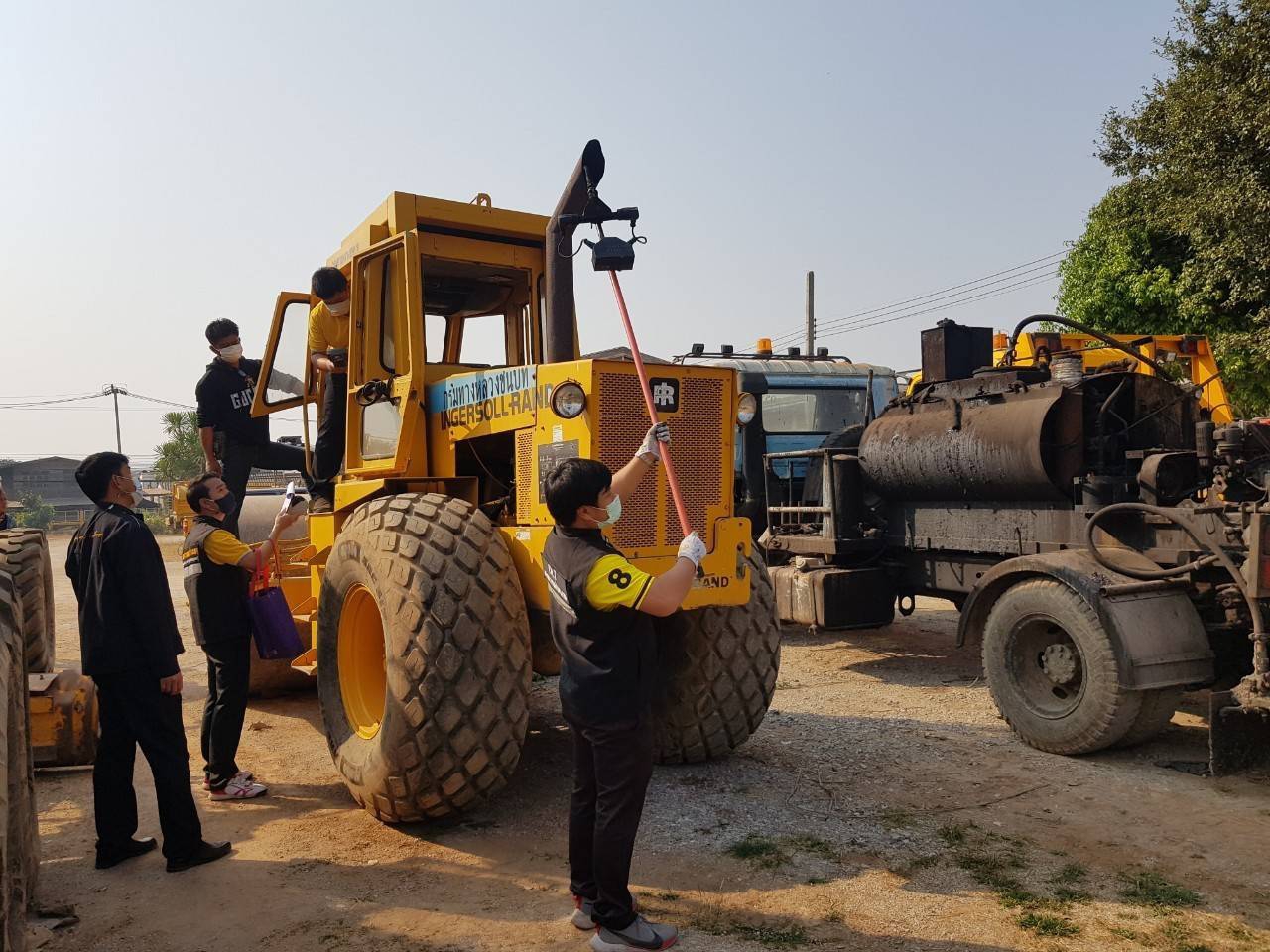 กรมทางหลวงชนบท คุมเข้มต่อเนื่อง นำเครื่องจักรตรวจวัดค่าไอเสีย (ควันดำ) ป้องกันมลพิษทางอากาศ ตามมาตรการป้องกันฝุ่นละออง PM 2.5