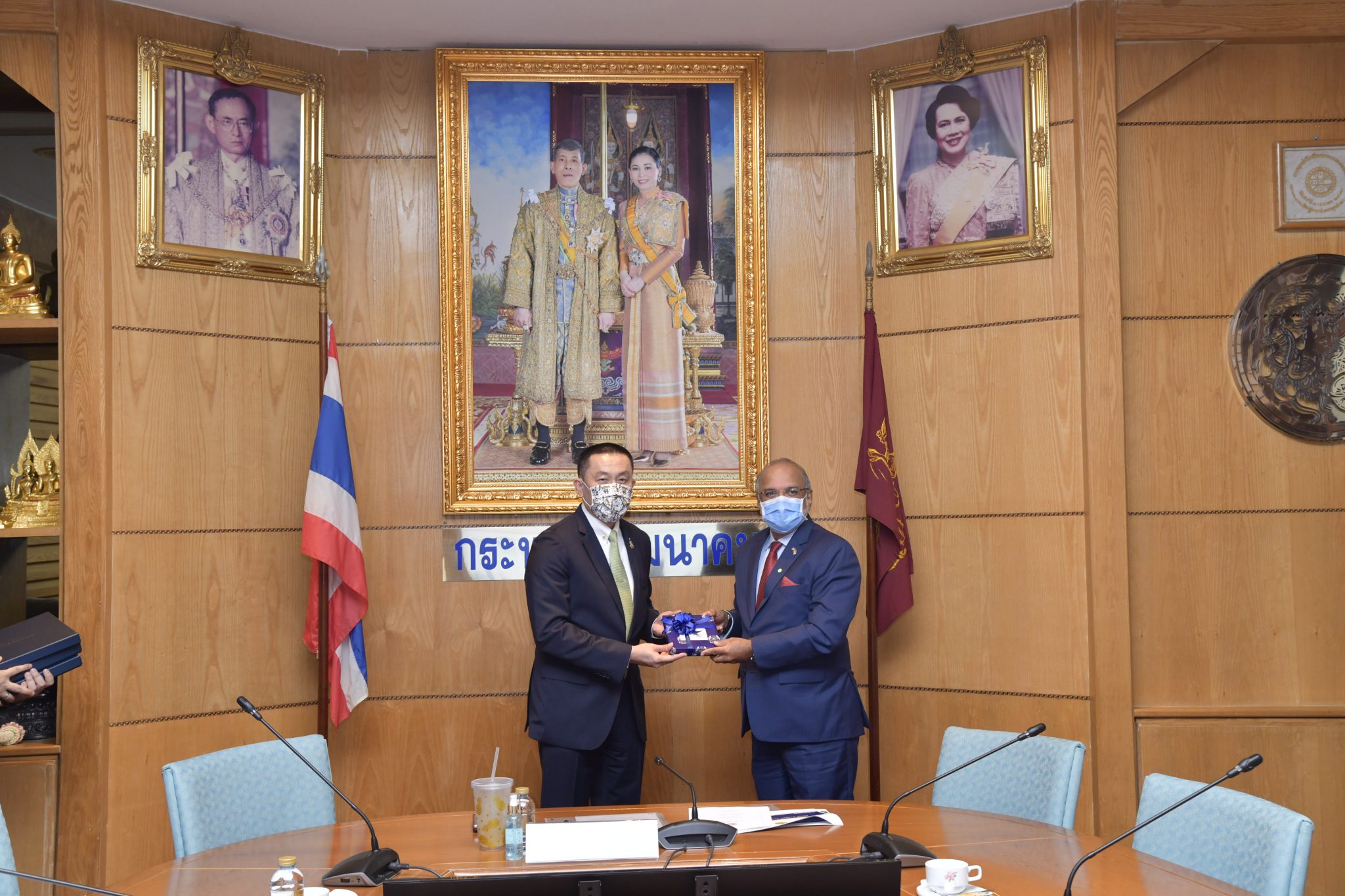 นายศักดิ์สยาม ชิดชอบ รัฐมนตรีว่าการกระทรวงคมนาคม ให้เอกอัครราชทูตมาเลเซียประจำประเทศไทย เข้าเยี่ยมคารวะในโอกาสเข้ารับตำแหน่ง