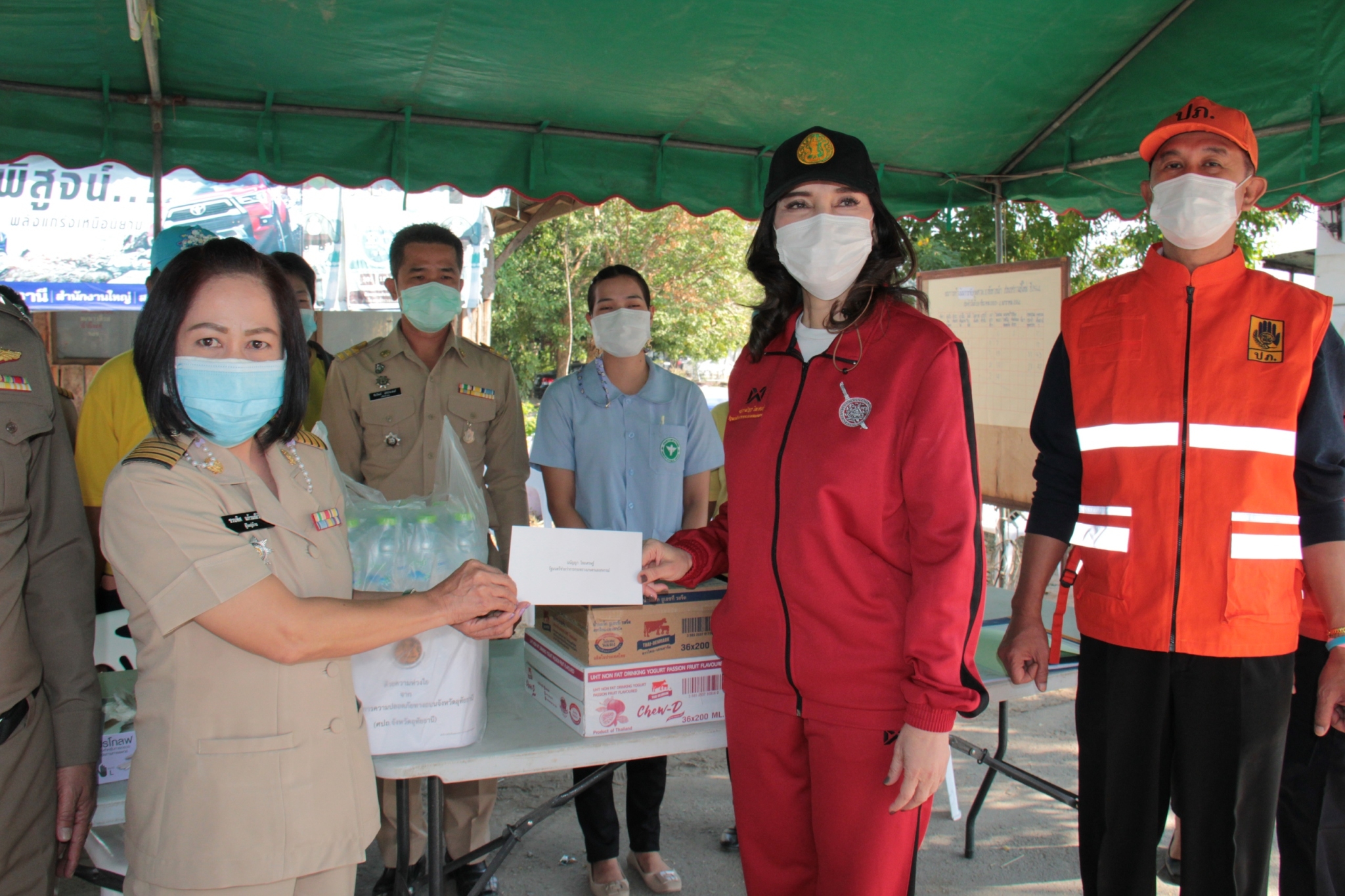 รมช.เกษตรฯ ห่วงใยพี่น้องประชาชน ลงพื้นที่เยี่ยมให้กำลังใจเจ้าหน้าที่ผู้ปฏิบัติงานจุดบริการร่วม เทศกาลปีใหม่ พ.ศ.2564 ณ พื้นที่จังหวัดอุทัยธานี