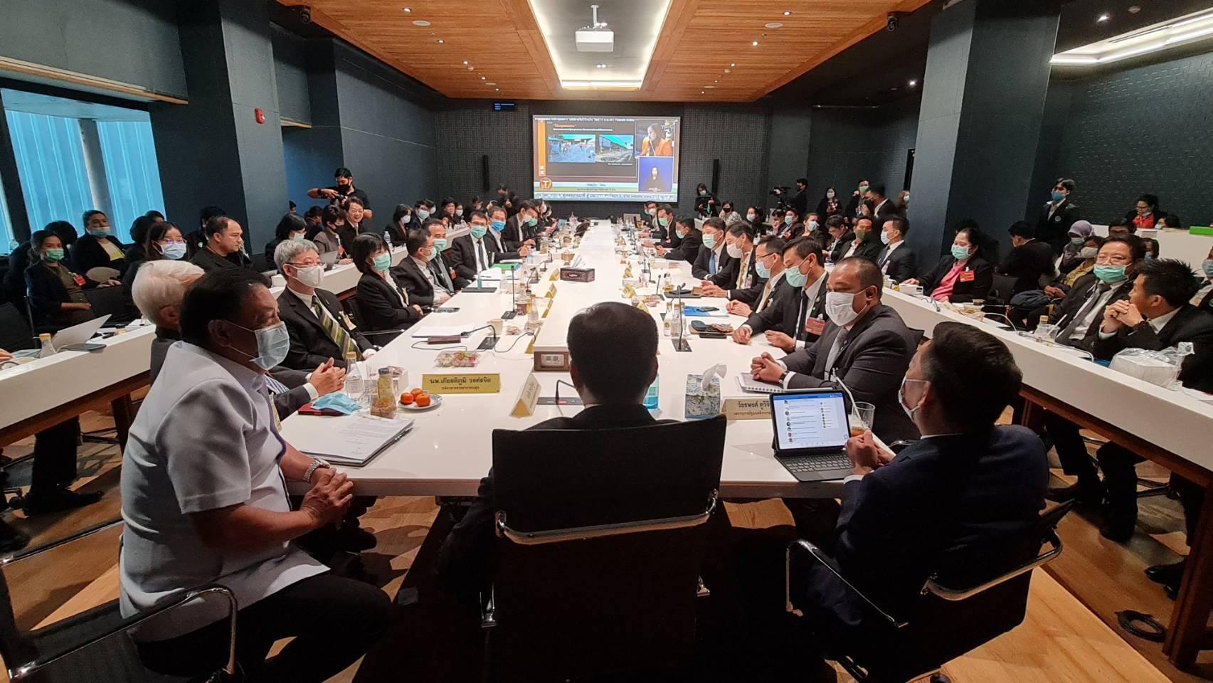 "อนุทิน ชาญวีรกูล" รองนายกฯ และ รมว.สธ. ขอบคุณทีม สธ.หลังผ่านอภิปรายฯ ฉลุย