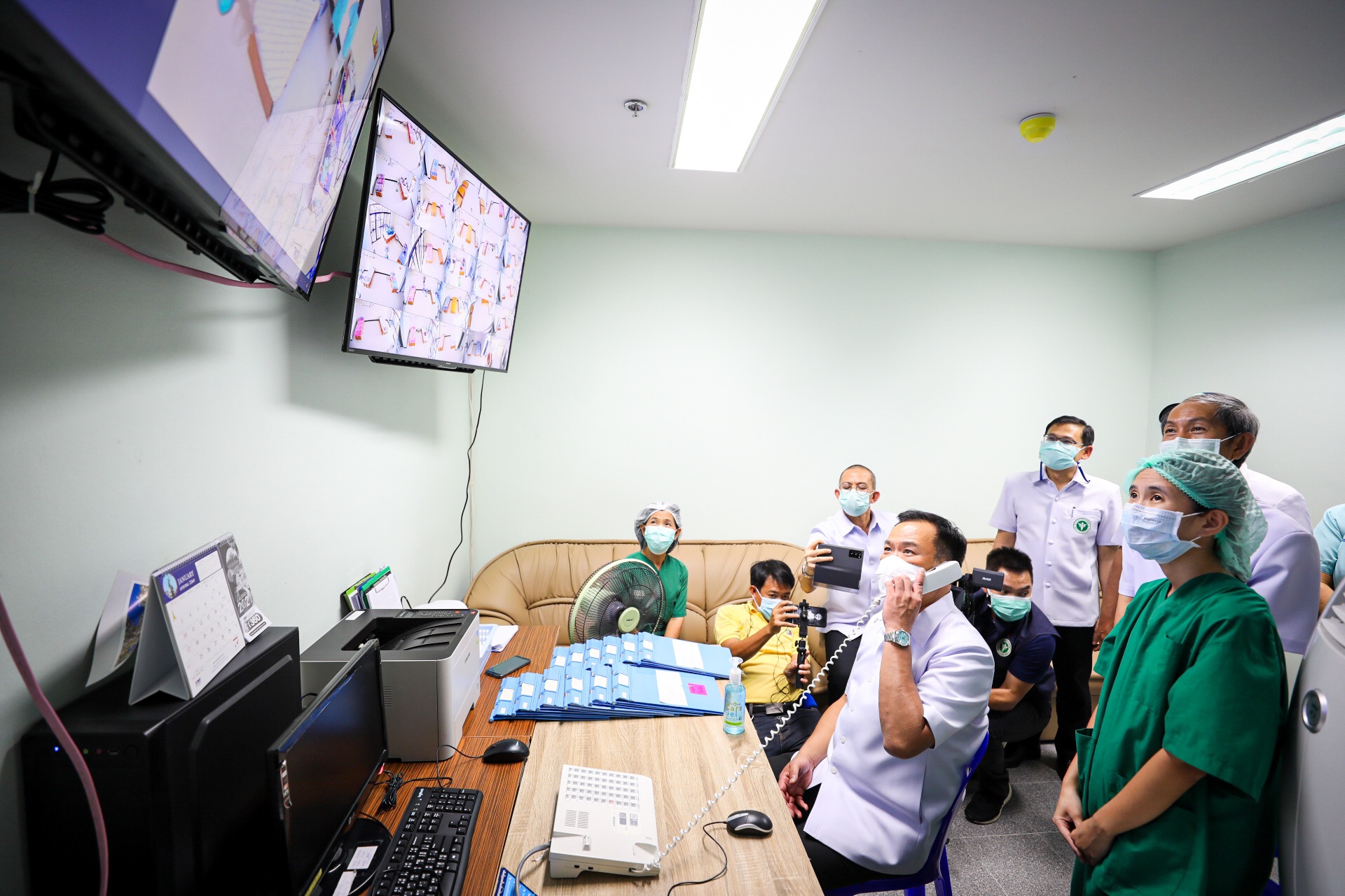 "อนุทิน" ลงพื้นที่ “สมุทรสาคร” ชม ทีมสาธารณสุข มุ่งมั่นตั้งใจทำงาน พร้อมเป็นกำลังใจให้ผ่านสถานการณ์โรคระบาดไปได้