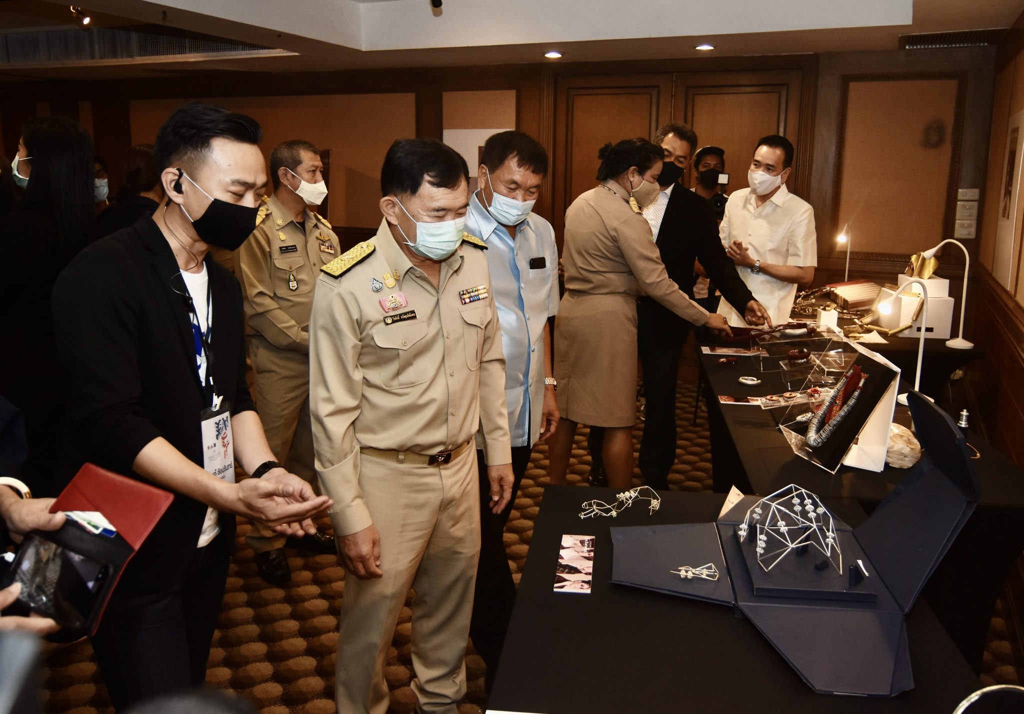 พาณิชย์ ปลื้ม ศักยภาพโครงการพัฒนาเครื่องประดับชนเผ่า เอกลักษณ์ทางวัฒนธรรมแห่งดินแดนอีสานใต้ ต่อยอด (อีสานมอร์เดิ้น) เตรียมโกอินเตอร์เข้าสู่ตลาดโลก