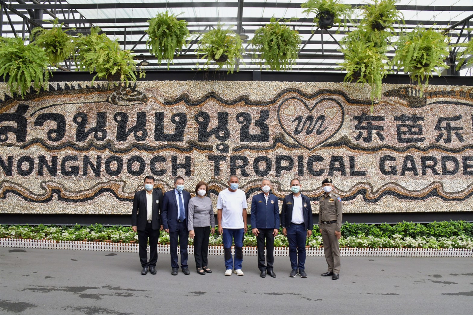 รมว.พิพัฒน์ รัชกิจประการ พร้อมคณะ เยี่ยมชมการดำเนินงานและการให้บริการนักท่องเที่ยวภายในสวนนงนุช อ.สัตหีบ จ.ชลบุรี