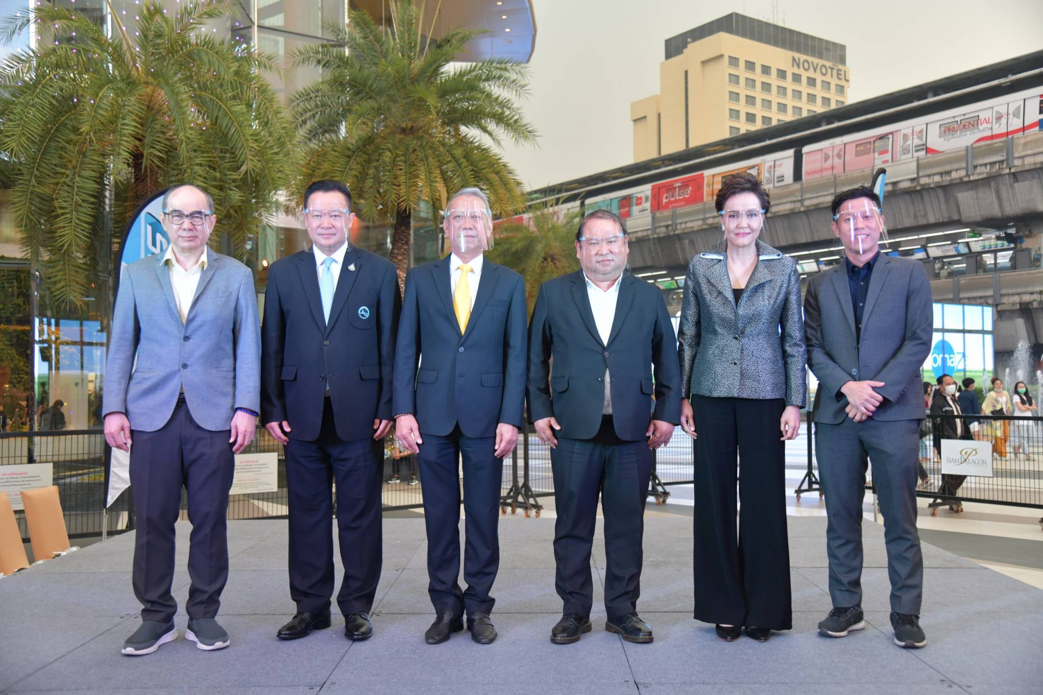 รมว.พิพัฒน์ เข้าร่วมสัมภาษณ์ประเด็น "ท่องเที่ยวไทยหลังฉีดวัคซีน ฟื้นหรือฟุบยาว" ภายใต้กิจกรรม "พีพีทีวีสัญจร ครั้งที่ 1" ในรายการ เข้มข่าวค่ำ Special