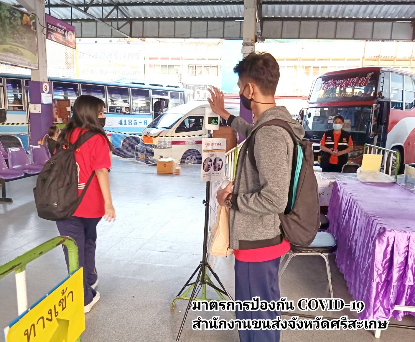กรมการขนส่งทางบก ตรวจรถโดยสารทุกประเภท เพื่อป้องกันการแพร่ระบาดของโควิด-19 ล้างมือด้วยเจลแอลกอฮอล์ สวมหน้ากากอนามัยและหน้ากากผ้าตลอดการเดินทาง