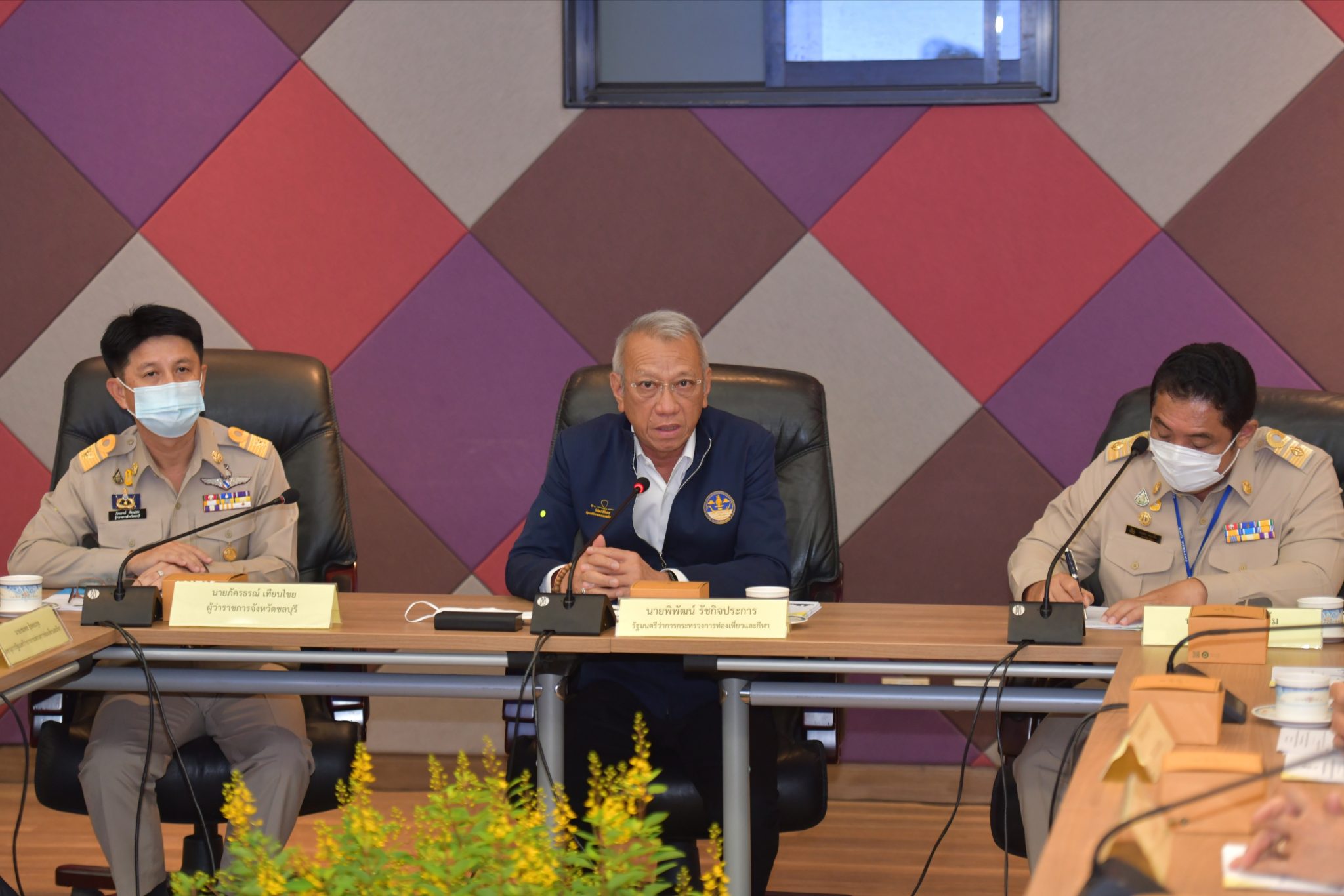 รมต.พิพัฒน์​ และ​คณะ​ ลงพื้น​ที่จังหวัด​ชลบุรี​ ร่วม​ประชุม​หารือเตรียมความพร้อมเรื่องแผนการเปิดประเทศเพื่อรับนักท่องเที่ยวชาวต่างชาติ