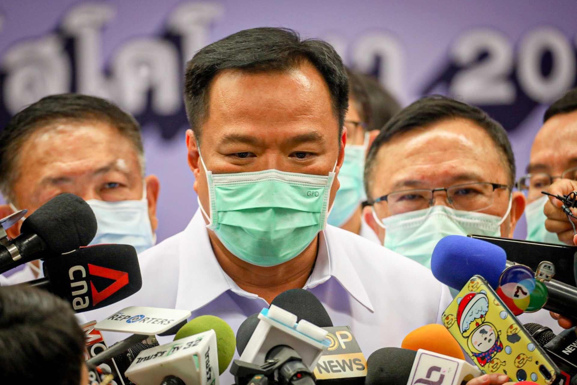 เรื่องความปลอดภัยสำคัญที่สุด ! "อนุทิน" แจงเหตุชะลอฉีดวัคซีนแอสตราฯ ย้ำ รอฟังผลสอบสวน ก่อนพิจารณาแผนให้บริการ