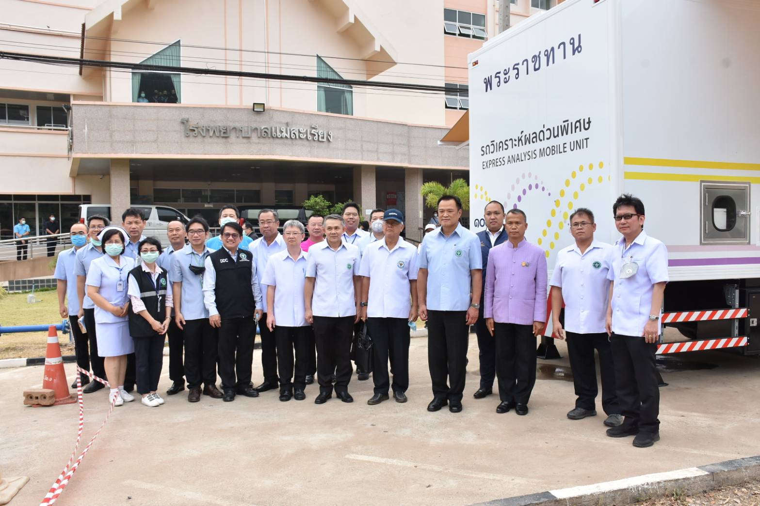 "อนุทิน" ลงพื้นที่ “แม่ฮ่องสอน” เร่งฉีดวัคซีนโควิด 19 ทีมด่านหน้า พร้อมกำชับ วางแนวสกัดโรคระบาด ปกป้องชีวิตคนไทย และดูแลสถานการณ์ชายแดนตามหลักมนุษยธรรม