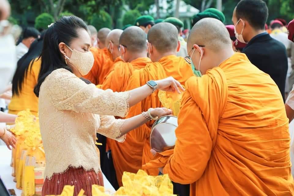 เสมา 3 ร่วมพิธีทำบุญตักบาตร วันคล้ายวันสถาปนากระทรวงศึกษาธิการ ครบรอบ 129 ปี