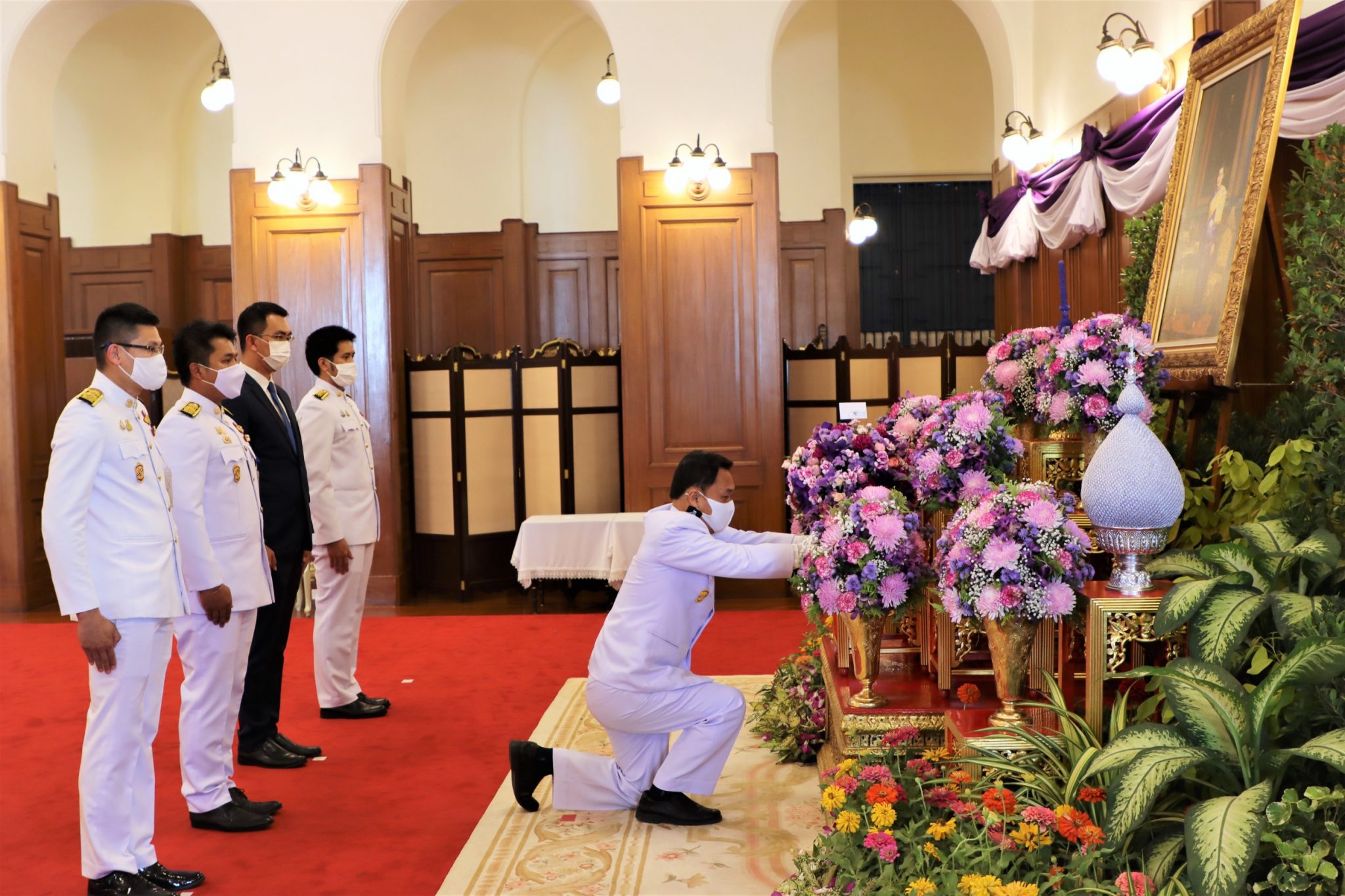 มท.3 ถวายแจกันดอกไม้และลงนามถวายพระพร สมเด็จพระกนิษฐาธิราชเจ้า กรมสมเด็จพระเทพรัตนราชสุดาฯ สยามบรมราชกุมารี เนื่องในโอกาสวันคล้ายวันพระราชสมภพ