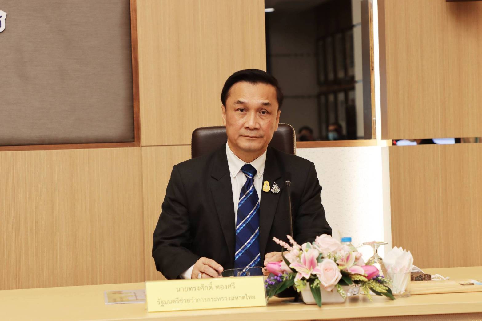 มท.3 ร่วมมอบนโยบายและข้อราชการสำคัญกระทรวงมหาดไทย ให้ผู้ว่าราชการจังหวัดทั่วประเทศ เพื่อขับเคลื่อนการปฏิบัติงานในพื้นที่ ในการบำบัดทุกข์ บำรุงสุขให้แก่ประชาชน