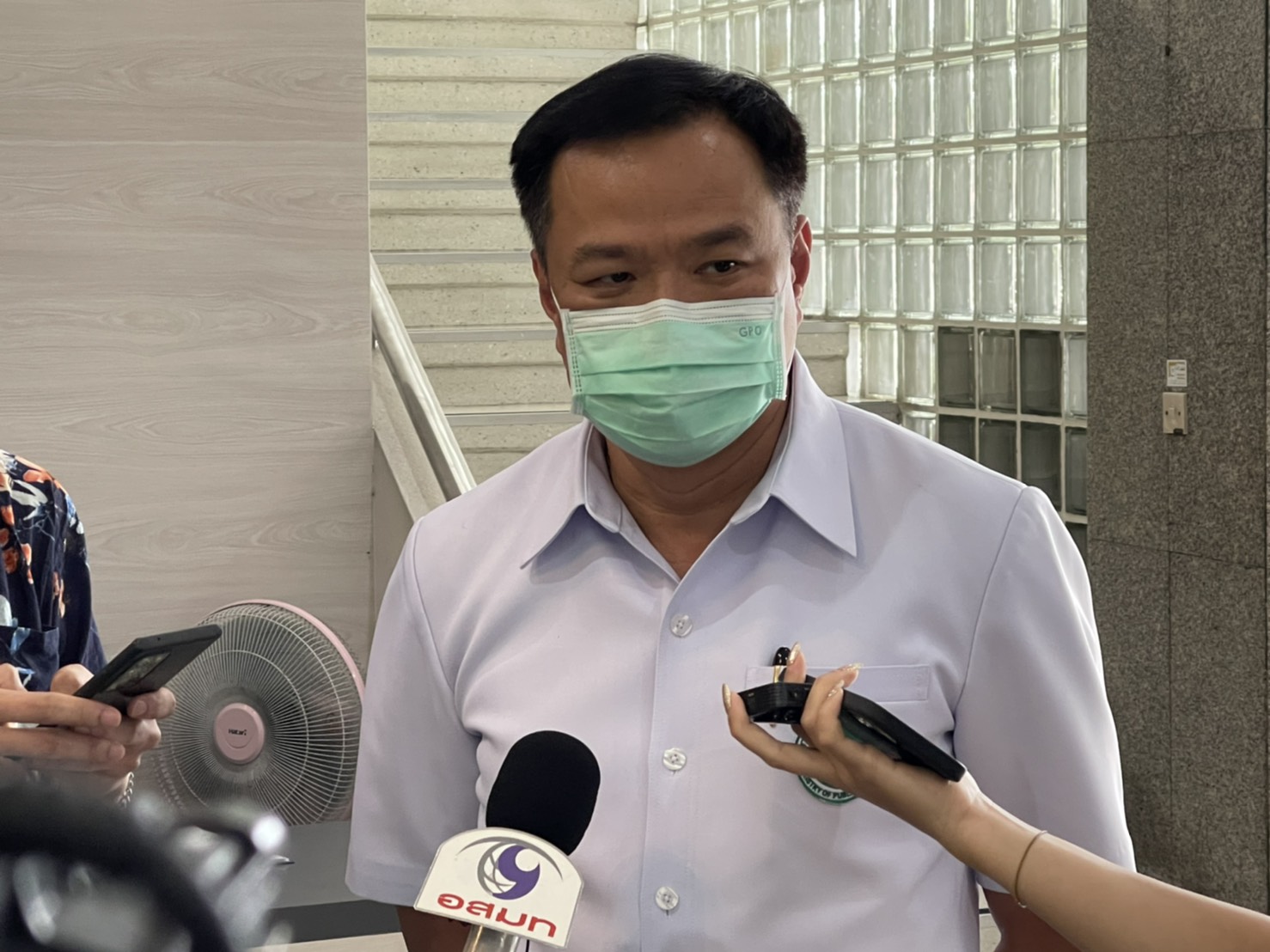 “อนุทิน” หารือ “ซิโนฟาร์ม” แล้ว ย้ำไทยไม่ปิดกั้นการนำเข้าวัคซีนโควิด 19 พร้อมนำ สธ.ช่วย กทม.แบ่งเบาภาระเรื่องเตียง