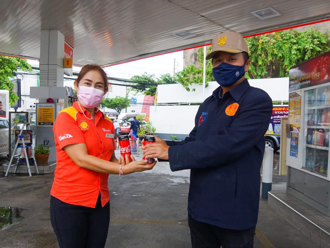 "ส.ส.โชติพิพัฒน์" ห่วงใยพี่น้องประชาชน รุดหน้านำทีมฉีดพ่นฆ่าเชื้อโควิด-19 ด้วยรถ AIRBUS ย่านเขตธนบุรี