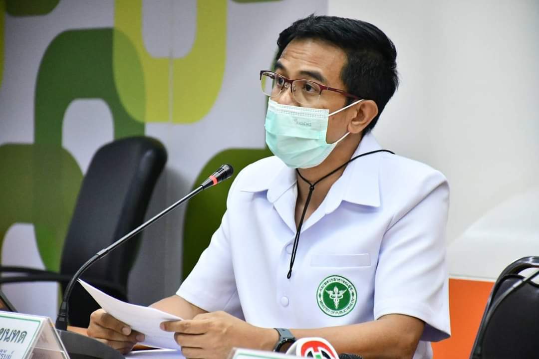 สสจ.บุรีรัมย์ แจง “รวิชญ์”หน้าห้อง รมว.คมนาคม เที่ยวกับเพื่อน 6 คนที่ทองหล่อ ติดไป 2 คน ซึ่งเป็นคนละกลุ่มกับทีมตำรวจติดตาม และ คนขับรถ