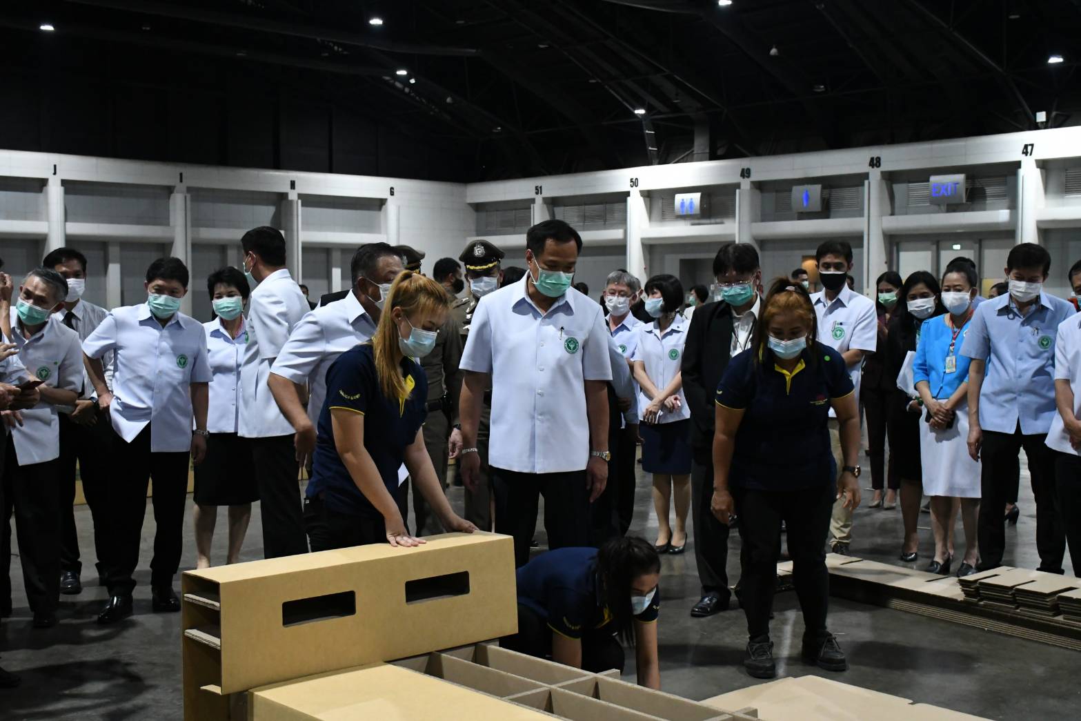 "อนุทิน" ตรวจความพร้อม อาคารชาเลนเจอร์ เมืองทอง เตรียมเปิด ร.พ. รับผู้ป่วยโควิดกลุ่มสีเหลือง จาก กทม.เบื้องต้นเล็งให้บริการ 1.2 พันเตียง