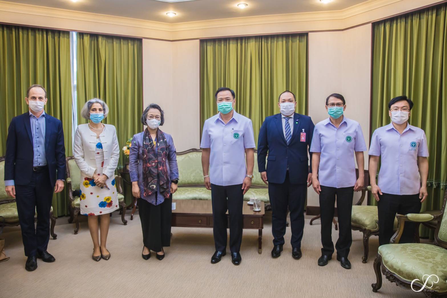 มั่นใจคุณภาพ ! "สหประชาชาติ" หารือ "อนุทิน" เรื่องแผนบริหารวัคซีนโควิด-19 เผย เจ้าหน้าที่ UN ฉีด "แอสตร้าฯ ผลิตในไทย"