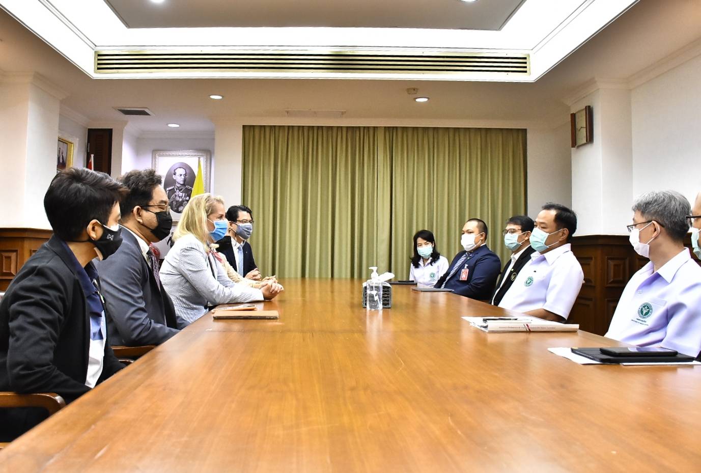 "อนุทิน" พบตัวแทน "ไฟเซอร์" หารือสัญญาจัดหา ลุ้นได้วัคซีนในไตรมาส 4 ปีนี้ 10-20 ล้านโดส