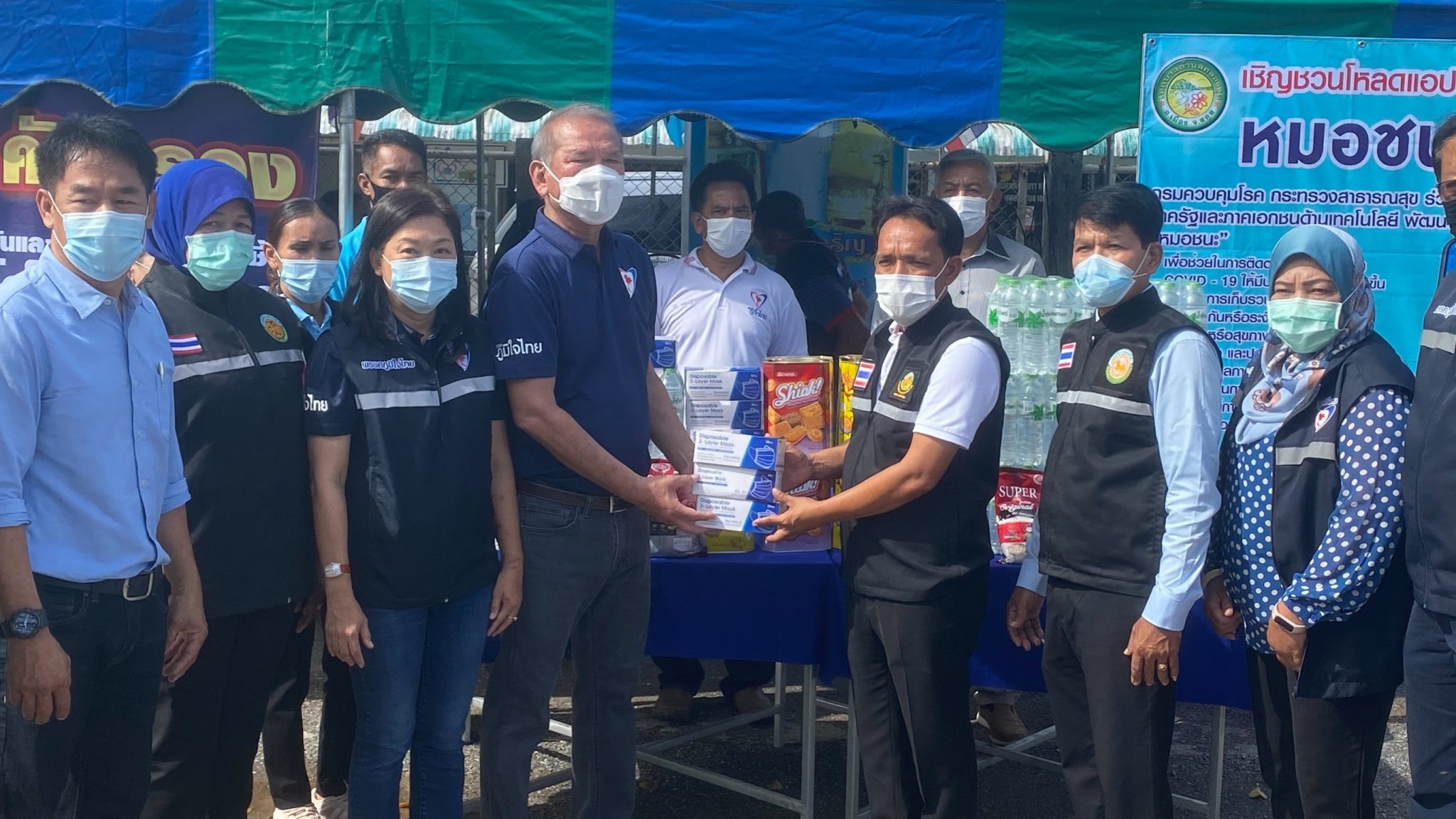 "ส.ส.พิบูลย์" ร่วมเปิดศูนย์โควิด 19 พร้อมมอบสิ่งของจำเป็นสำหรับใช้ประโยชน์ในการปฏบัติงานเทศบาลตำบลคลองขุด บริเวณหน้าสำนักงานขนส่งจังหวัดสตูล