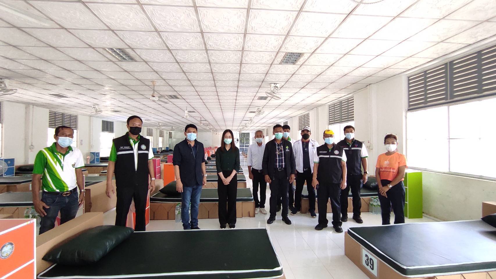 "ส.ส.สฤษฏ์พงษ์" ห่วงใยพี่น้องประชาชน รุดลงพื้นที่พร้อมทีมงาน มอบสิ่งของเครื่องใช้ เพื่อบรรเทาความเดือดร้อนในหมู่บ้านที่พบผู้ติดเชื้อ Covid-19 และถูกปิดหมู่บ้าน