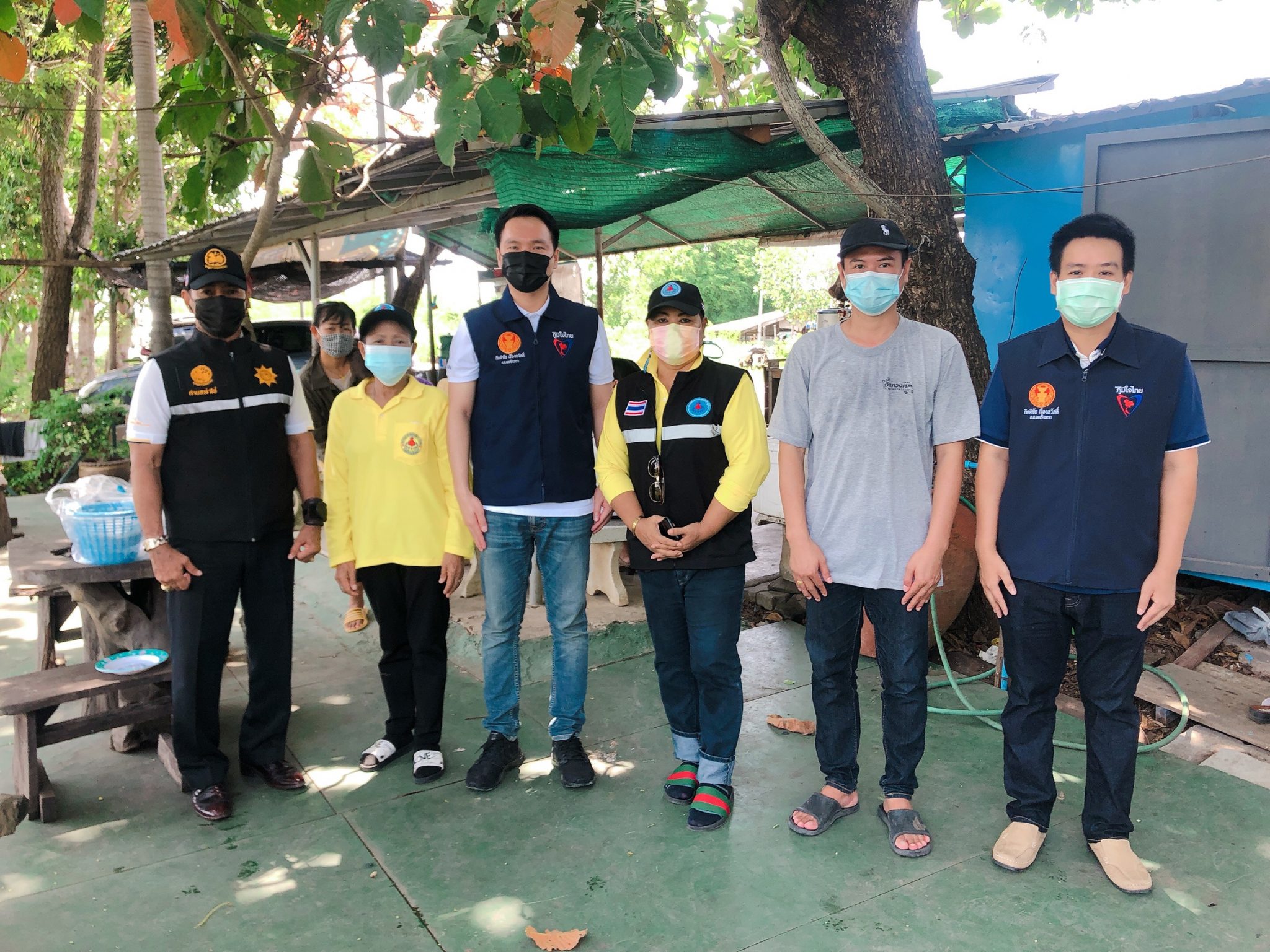 "ส.ส.กิตติชัย" ห่วงใยพี่น้องประชาชน มอบหมายให้ทีมงานฉีดพ่นฆ่าเชื้อโควิด-19 ในหมู่ที่ ม.17 ต.ท่าไข่ กว่า 800 หลังคาเรือน