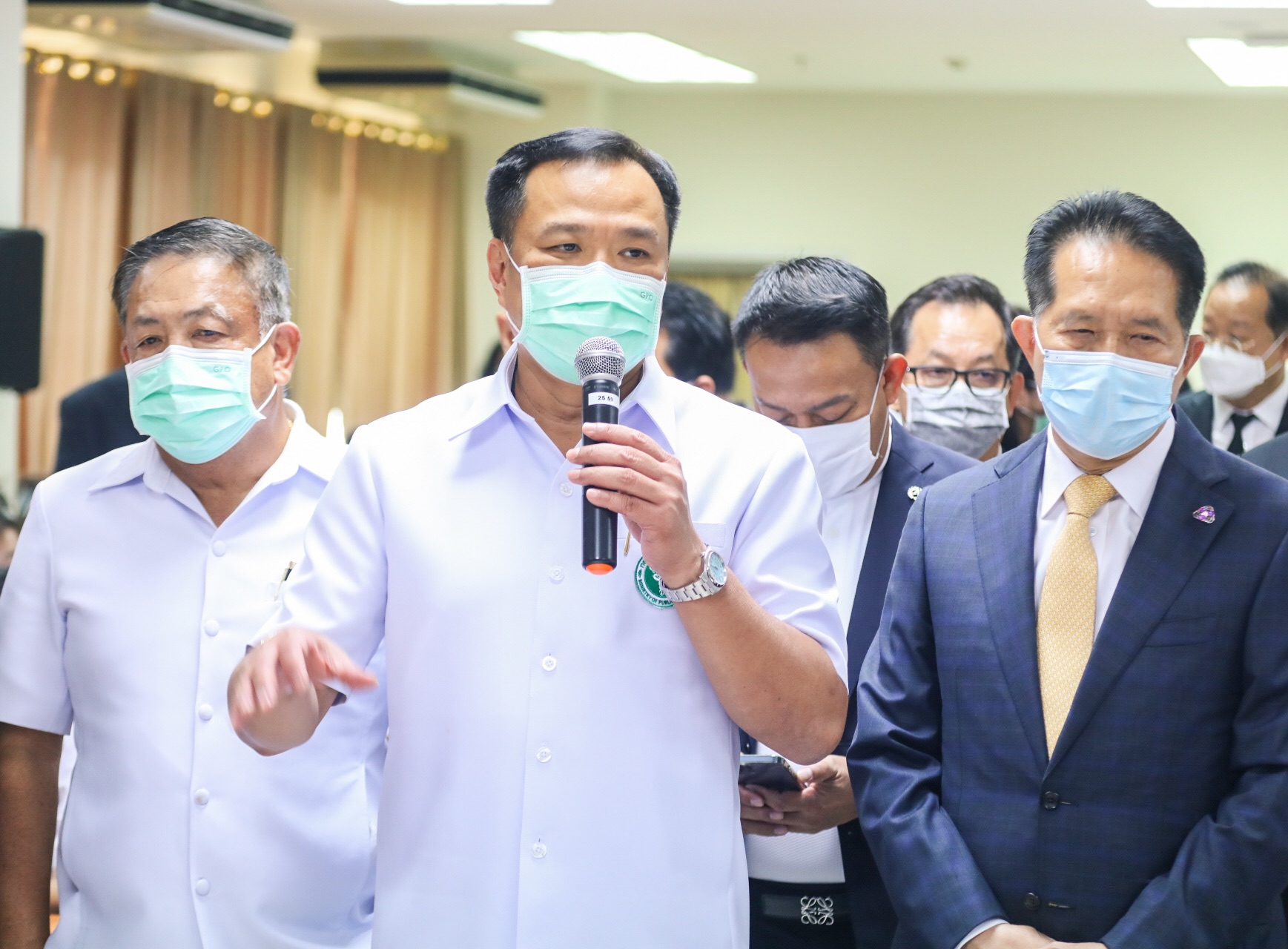 “อนุทิน” แจงคืบหน้านำเข้าวัคซีนโควิด 19 ย้ำ แอสตร้าฯ ยังเป็นวัคซีนหลัก ไฟเซอร์ ฉีดเด็ก ส่วนซิโนแวค เป็นตัวสนับสนุน