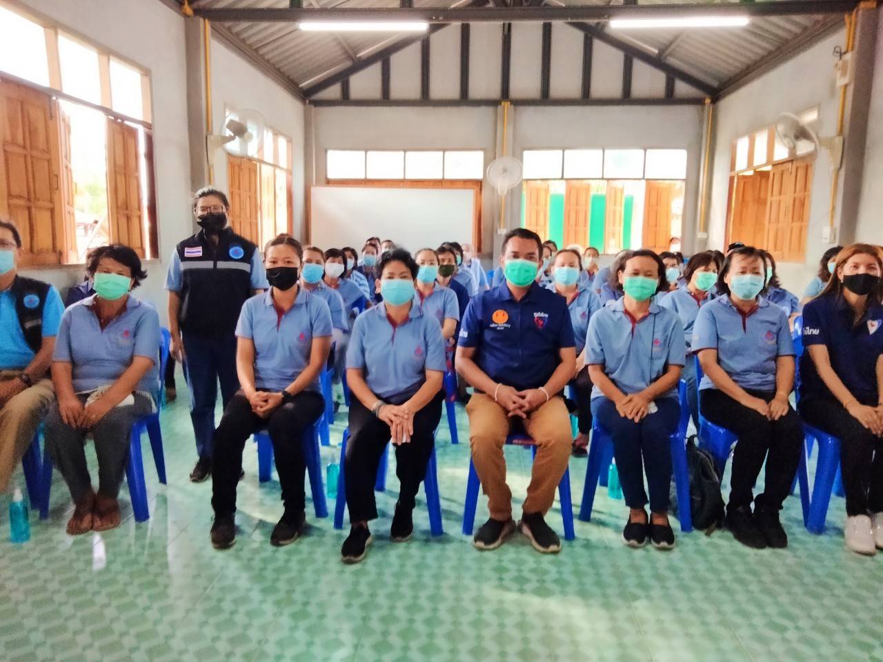 "ส.ส.กฤติเดช" ลงพื้นที่สร้างขวัญและให้กำลังใจ พร้อมประชาสัมพันธ์ รณรงค์ให้ประชาชนฉีดวัคซีน  และมอบอุปกรณ์ป้องกันเชื้อโควิด 19