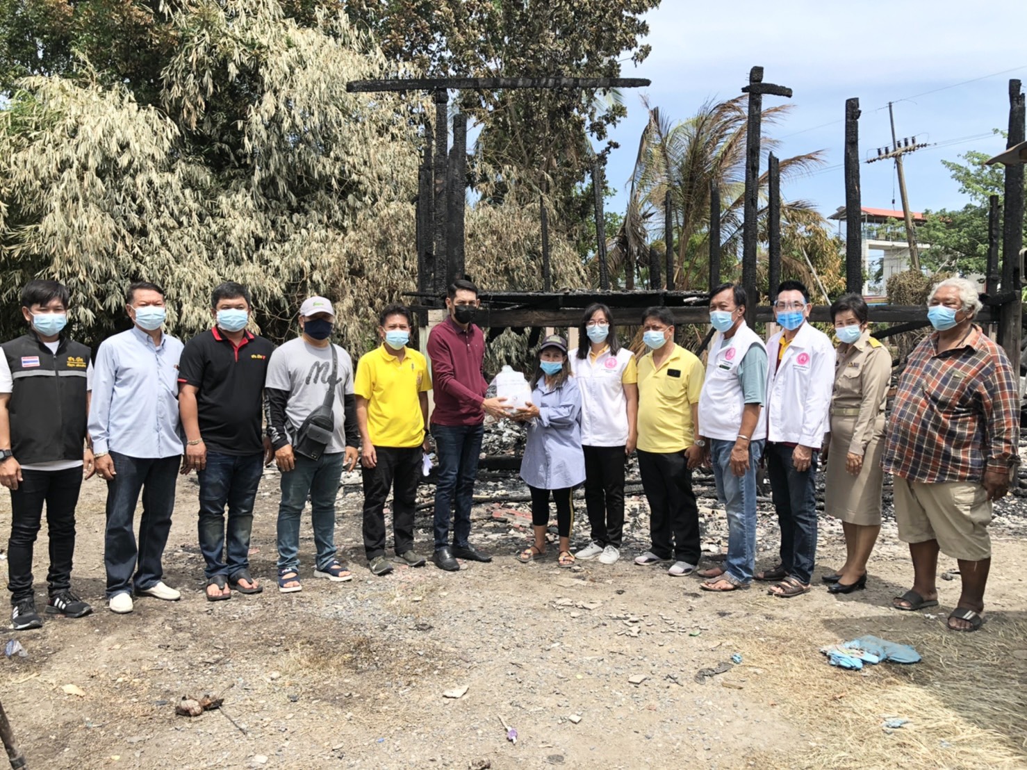 ส.ส.พิษณุ พลธี ลงพื้นที่มอบสิ่งของและเงินช่วยเหลือเบื้องต้นให้กับผู้ประสบอัคคีภัย และผู้สูงอายุที่เป็นผู้พิการ