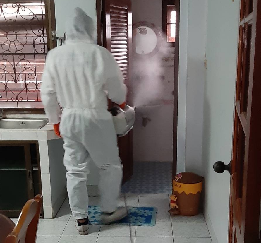 "ส.ส.โชติพิพัฒน์" ห่วงใยพี่น้องประชาชนลงพื้นที่บริการฉีดพ่นฆ่าเชื้อ Covid-19 ในพื้นที่เขตภาษีเจริญ