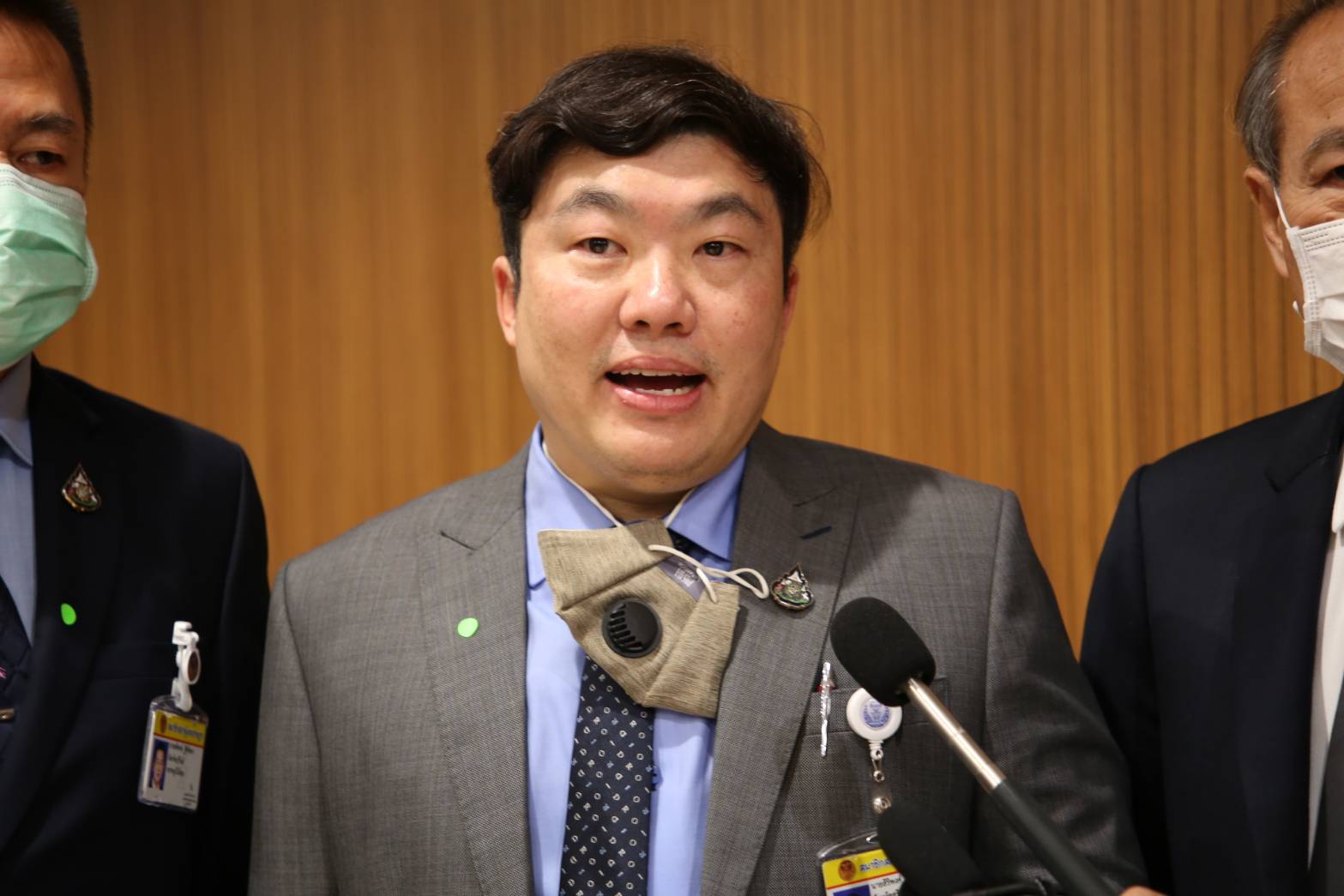 ส.ส.ภูมิใจไทย ค้าน ขยายสัมปทาน บีทีเอส และยกสัมปทานส่วนต่อขยาย 30 ปี แลกหนี้ที่ กทม.ไม่ยอมจ่าย ตั้งข้อสังเกตุ  ลือกระหึ่ม สัมพันธ์ลึก บิ๊กรถไฟฟ้า นายทุน บิ๊ก มท. ในสถานการณ์ ยุบสภา !!!