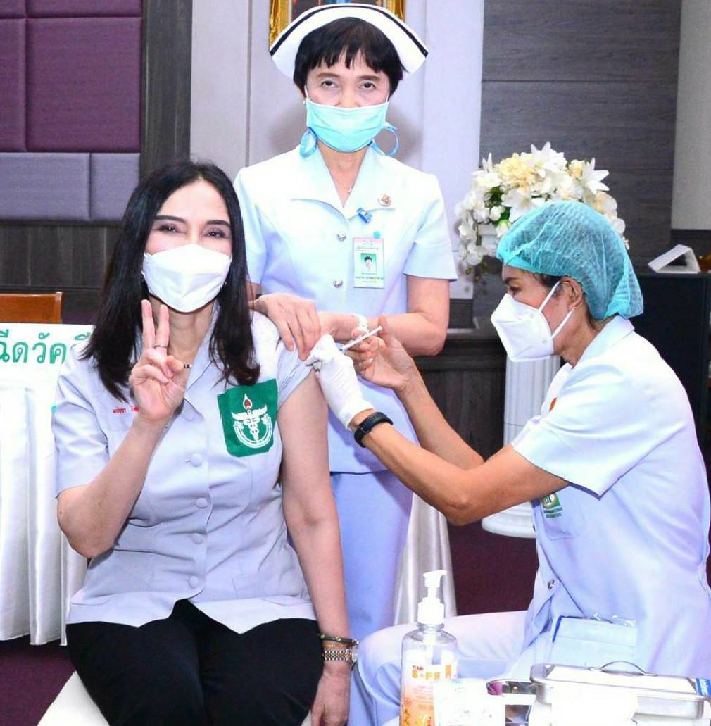 "รมช.มนัญญา ไทยเศรษฐ์" ฉีดวัคซีนแอสตร้าเซเนก้า เข็มที่ 2 แล้ว