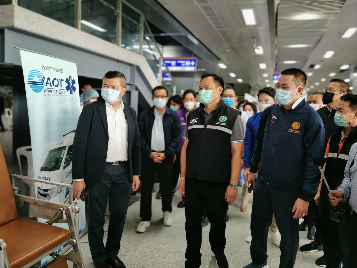 อนุทิน-ศักดิ์สยาม ตรวจสถานีกลางบางซื่อ จุดบริการวัคซีน โควิด-19 รวม 3 วัน ฉีดได้ 17,535 คน แบ่งออกเป็น Target Group 13,075 คน Onsite 4,460 คน