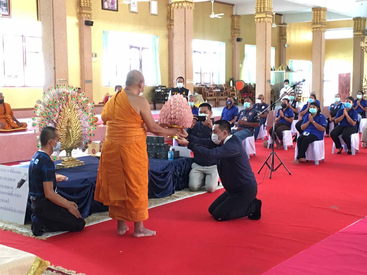 ศักดิ์สยาม เป็นประธาน ร่วมทอดผ้าป่าสามัคคีช่วยจัดทำประกันภัยโควิด-19 ให้ อสม.